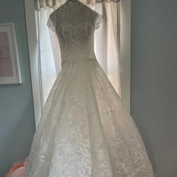 Isabelle Armstrong Arabella bridal gown - Picture 8 of 12